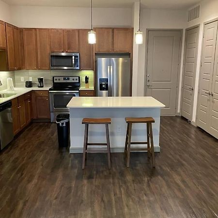 Downtown Living 1Br W/ Free Parking Garage Apartment Хюстън Екстериор снимка