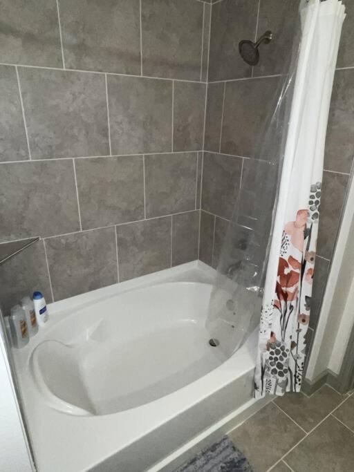 Downtown Living 1Br W/ Free Parking Garage Apartment Хюстън Екстериор снимка
