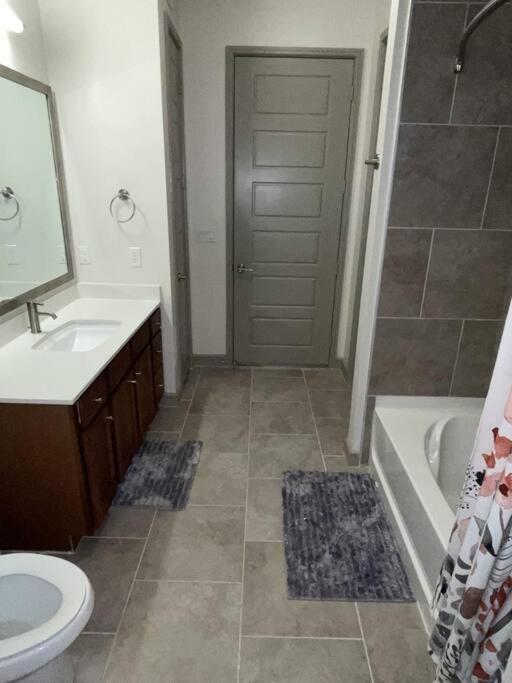 Downtown Living 1Br W/ Free Parking Garage Apartment Хюстън Екстериор снимка