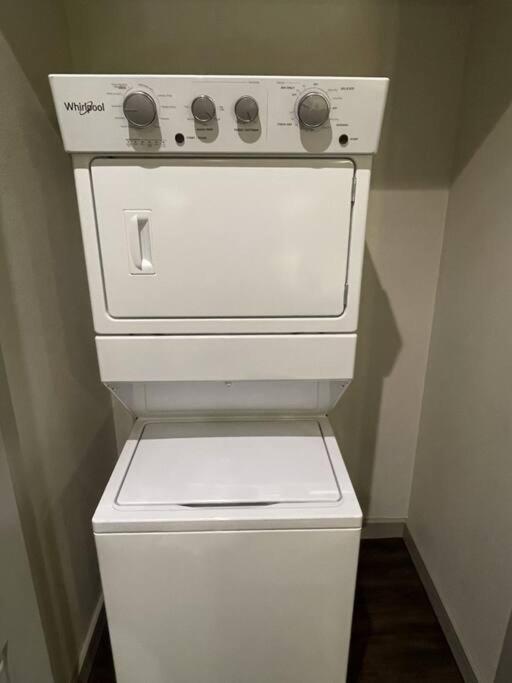 Downtown Living 1Br W/ Free Parking Garage Apartment Хюстън Екстериор снимка