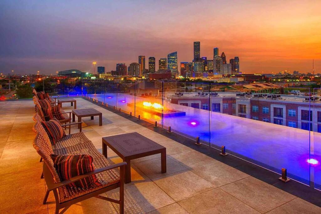 Downtown Living 1Br W/ Free Parking Garage Apartment Хюстън Екстериор снимка