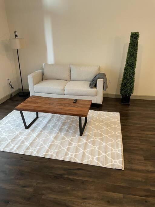 Downtown Living 1Br W/ Free Parking Garage Apartment Хюстън Екстериор снимка