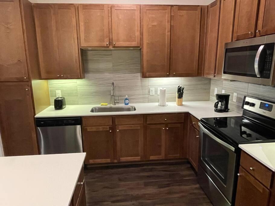 Downtown Living 1Br W/ Free Parking Garage Apartment Хюстън Екстериор снимка