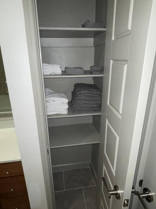 Downtown Living 1Br W/ Free Parking Garage Apartment Хюстън Екстериор снимка